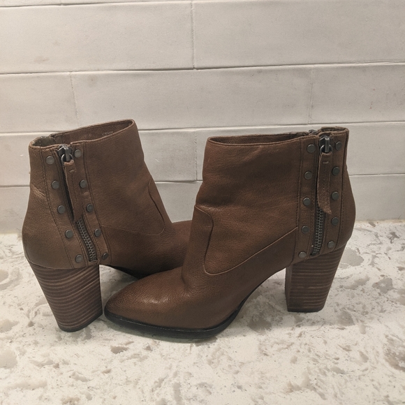 Vince Camuto Brown Boots Booties - Picture 1 of 5